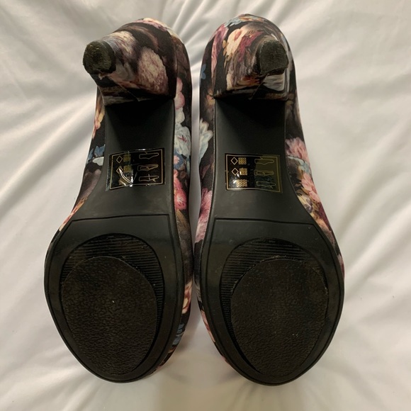 Call It Spring, Round Toe, Floral, Cone Heels - Picture 4 of 4